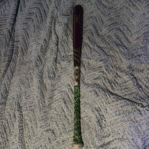 28’ marucci wood bat
AM22 edition